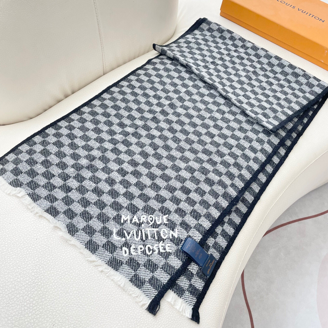 LV scarf
