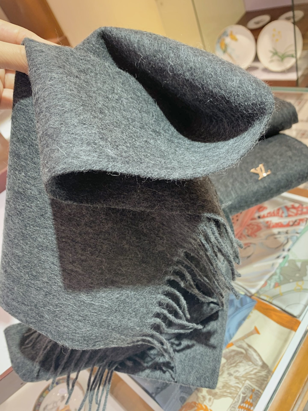 LV scarf