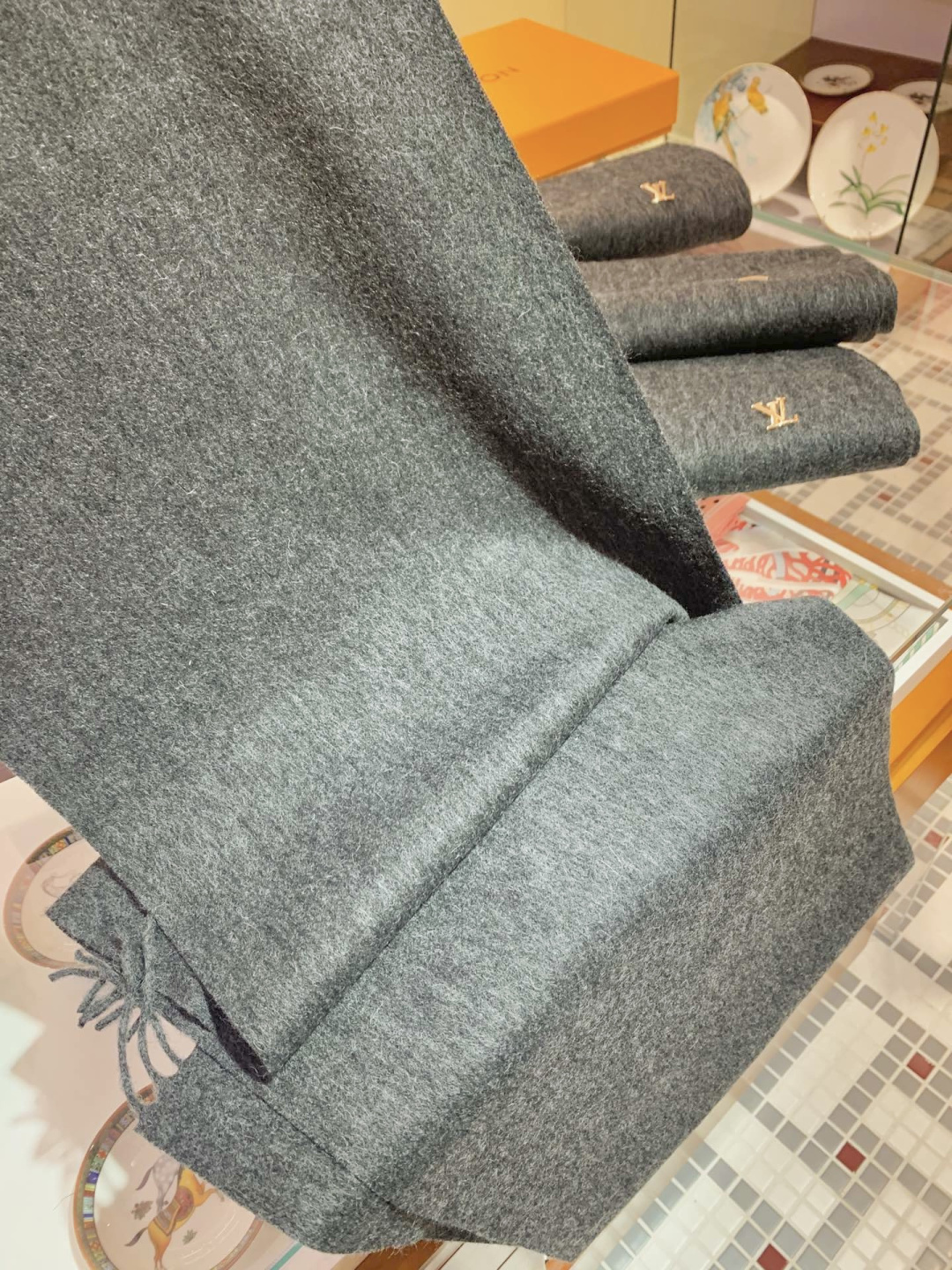 LV scarf