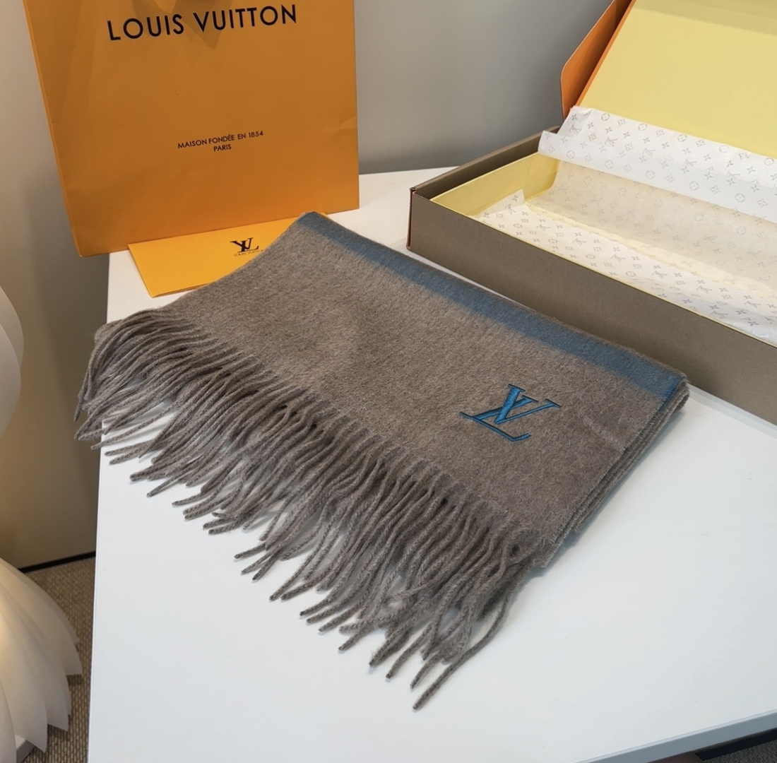 LV scarf