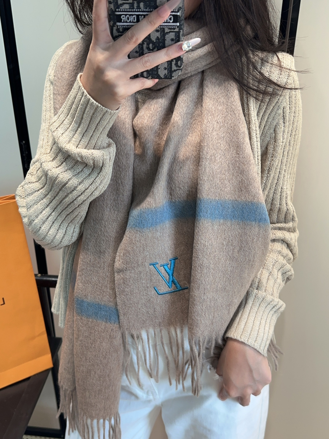 LV scarf