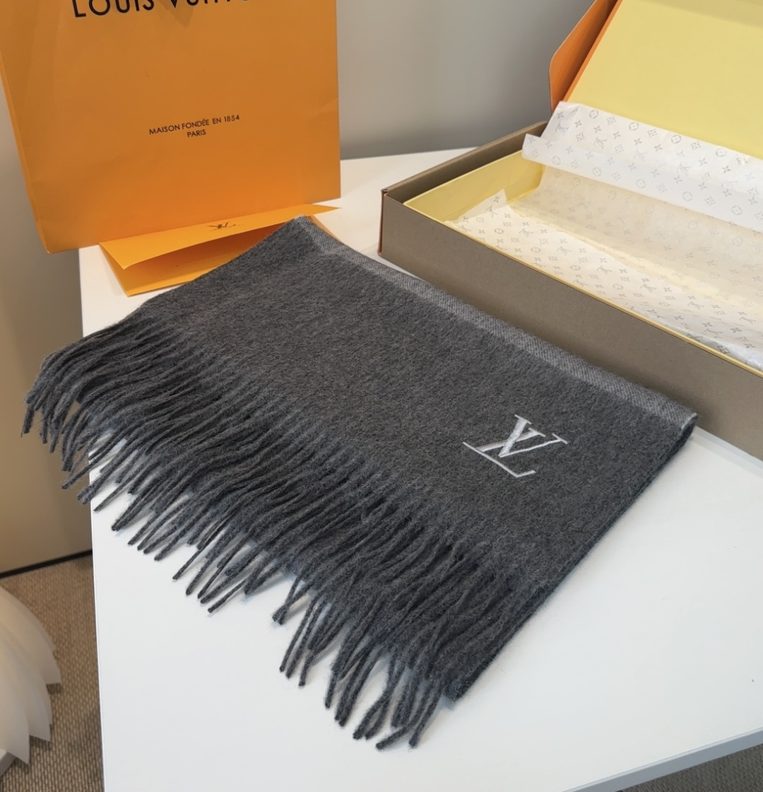 LV scarf