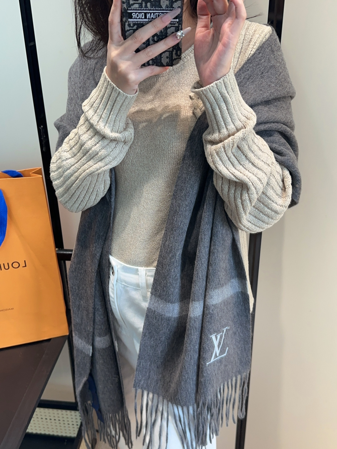 LV scarf