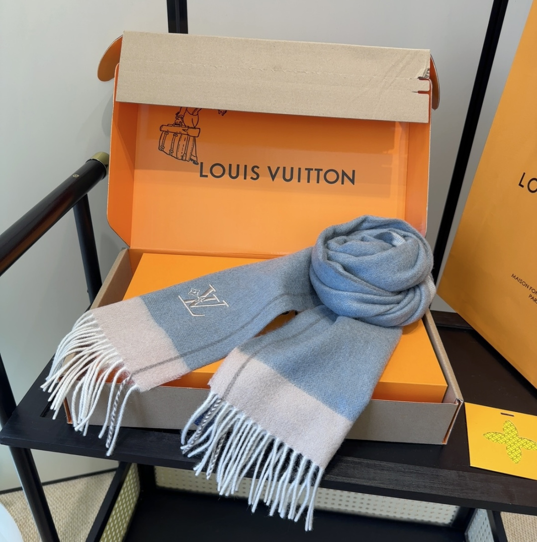 LV scarf