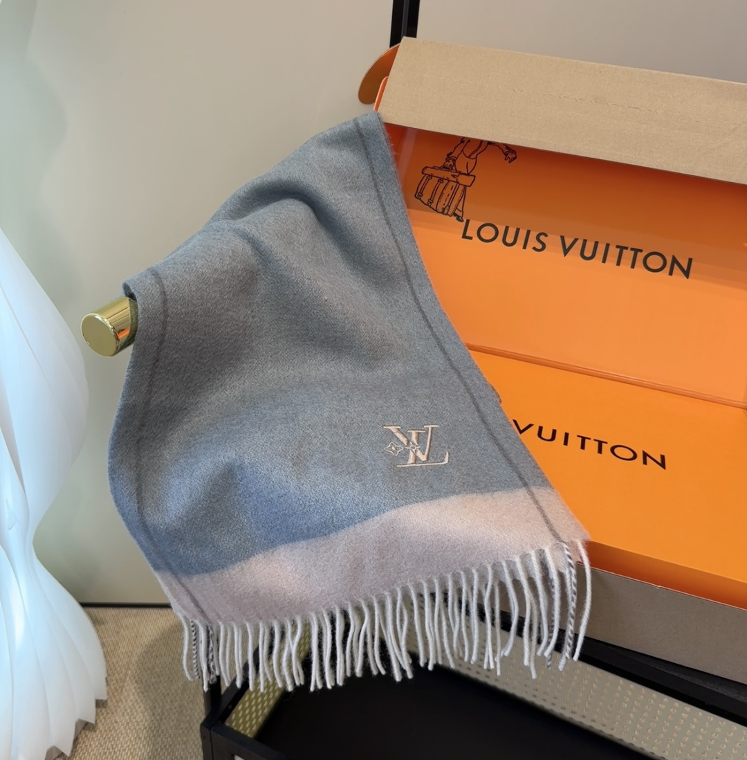 LV scarf