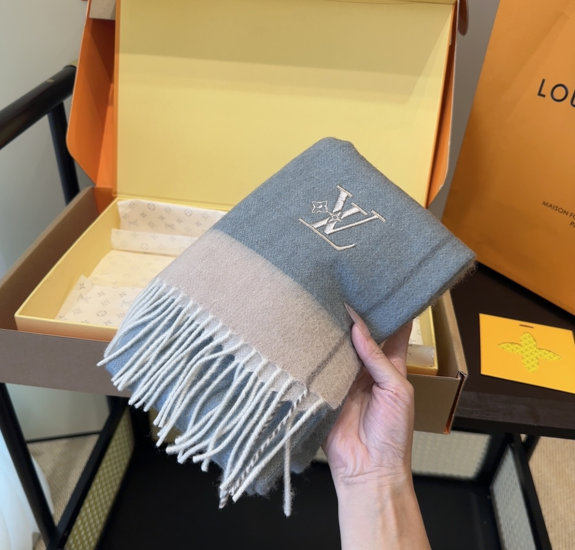 LV scarf