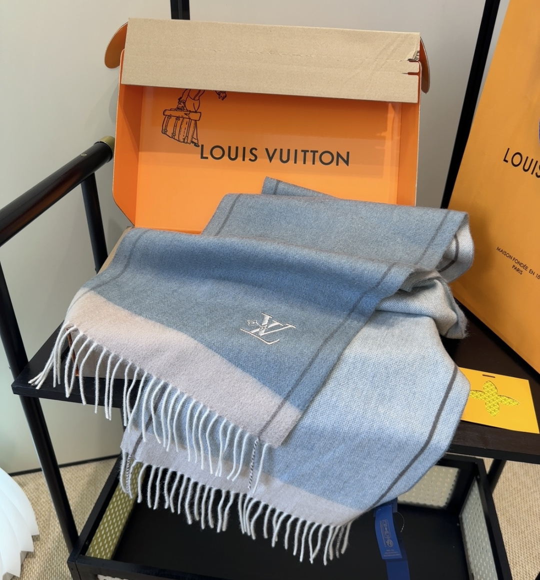 LV scarf
