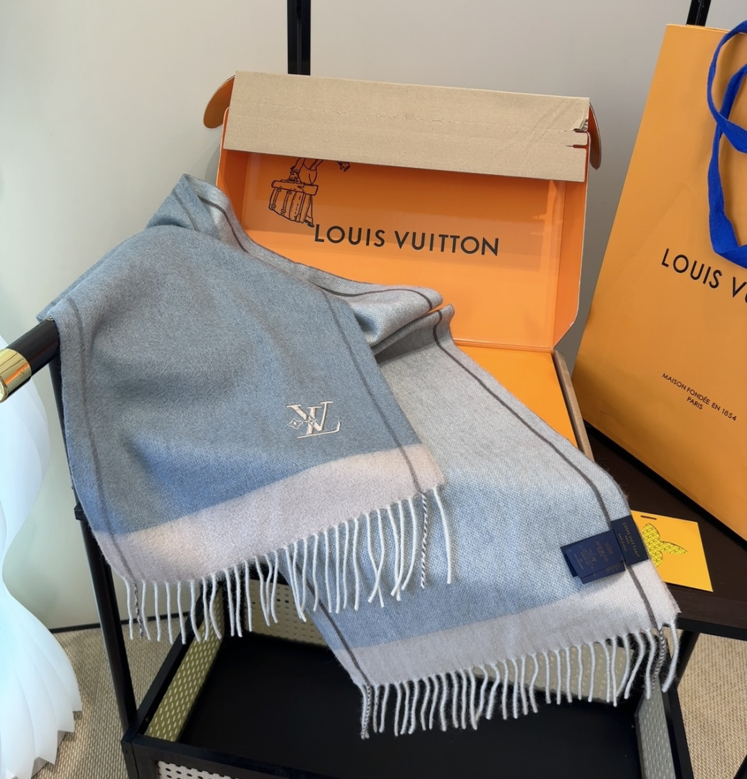 LV scarf