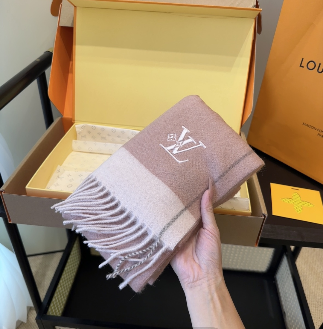 LV scarf