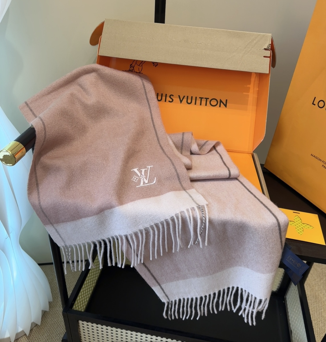 LV scarf