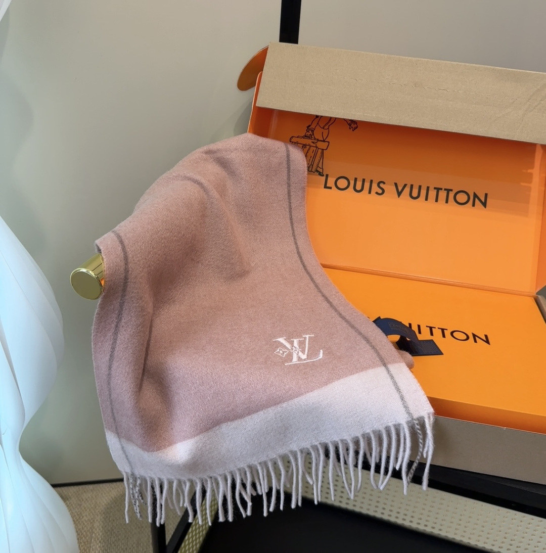 LV scarf