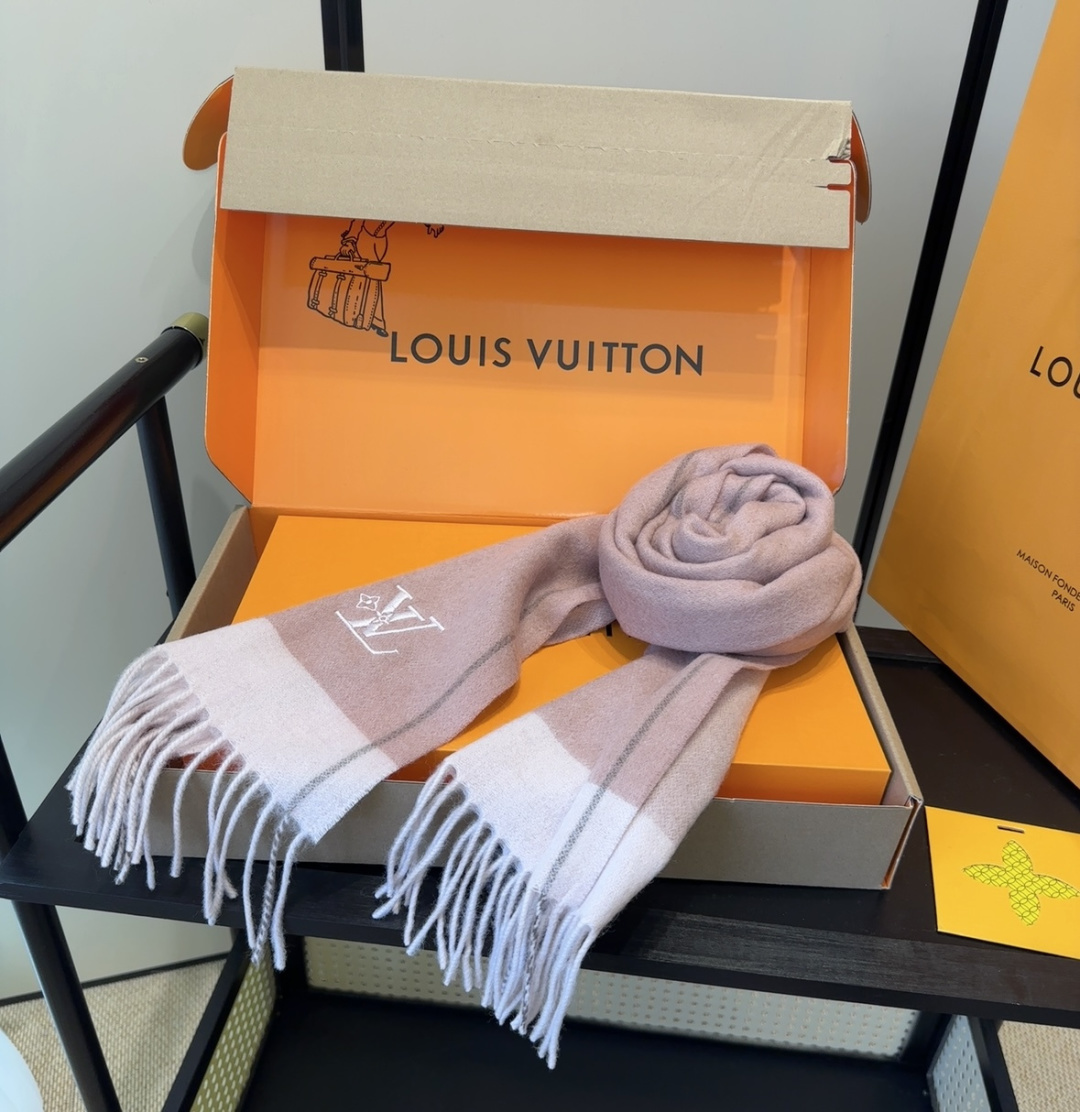 LV scarf