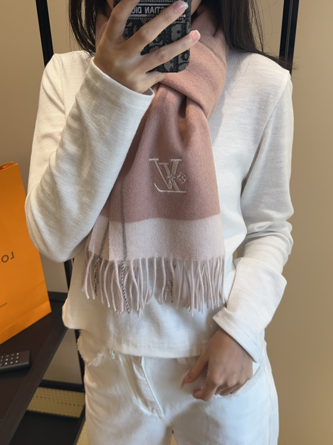 LV scarf