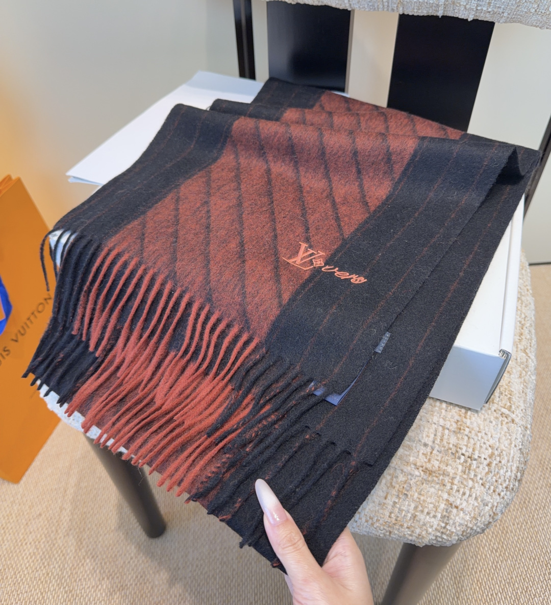 LV scarf