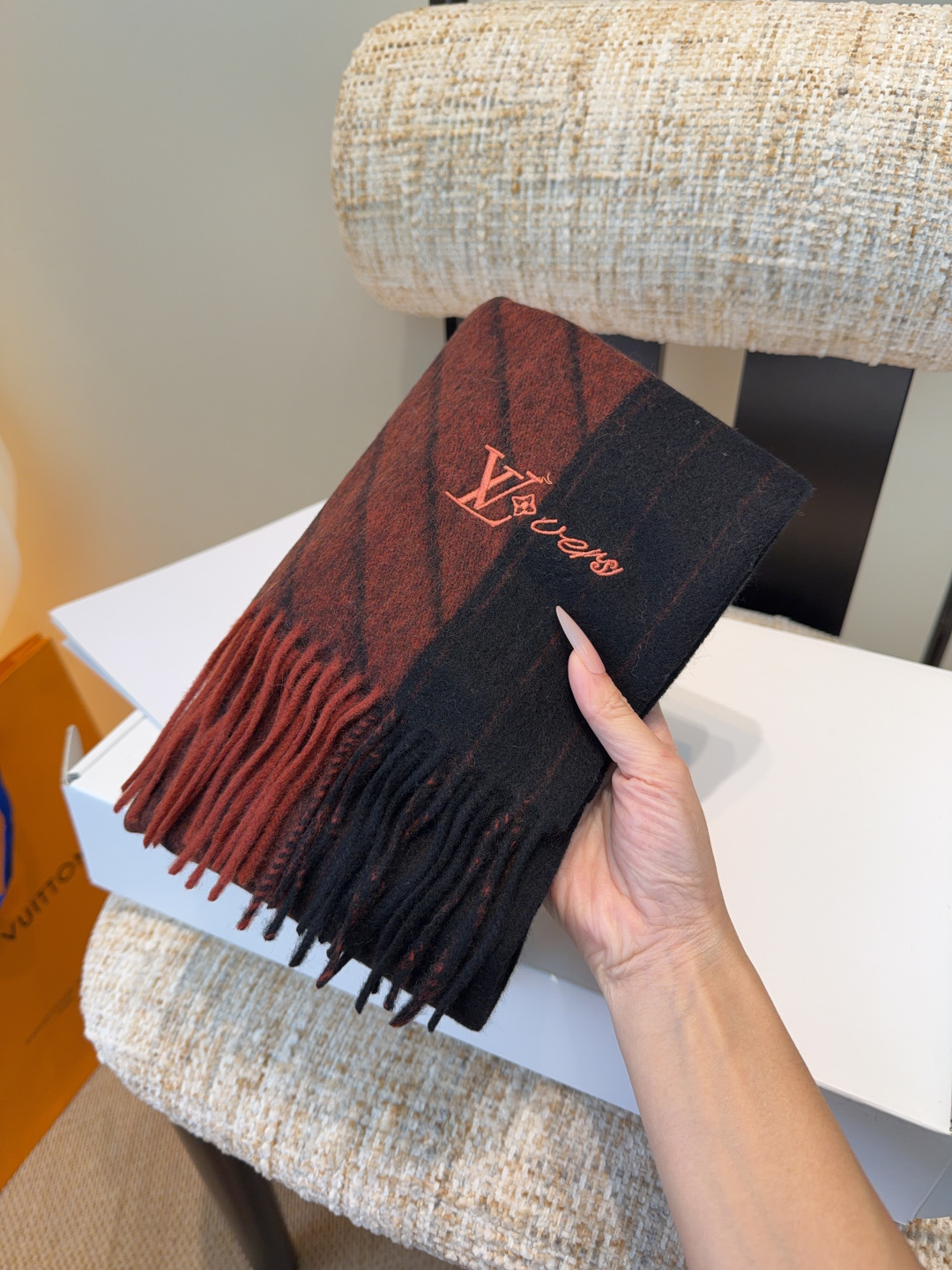 LV scarf