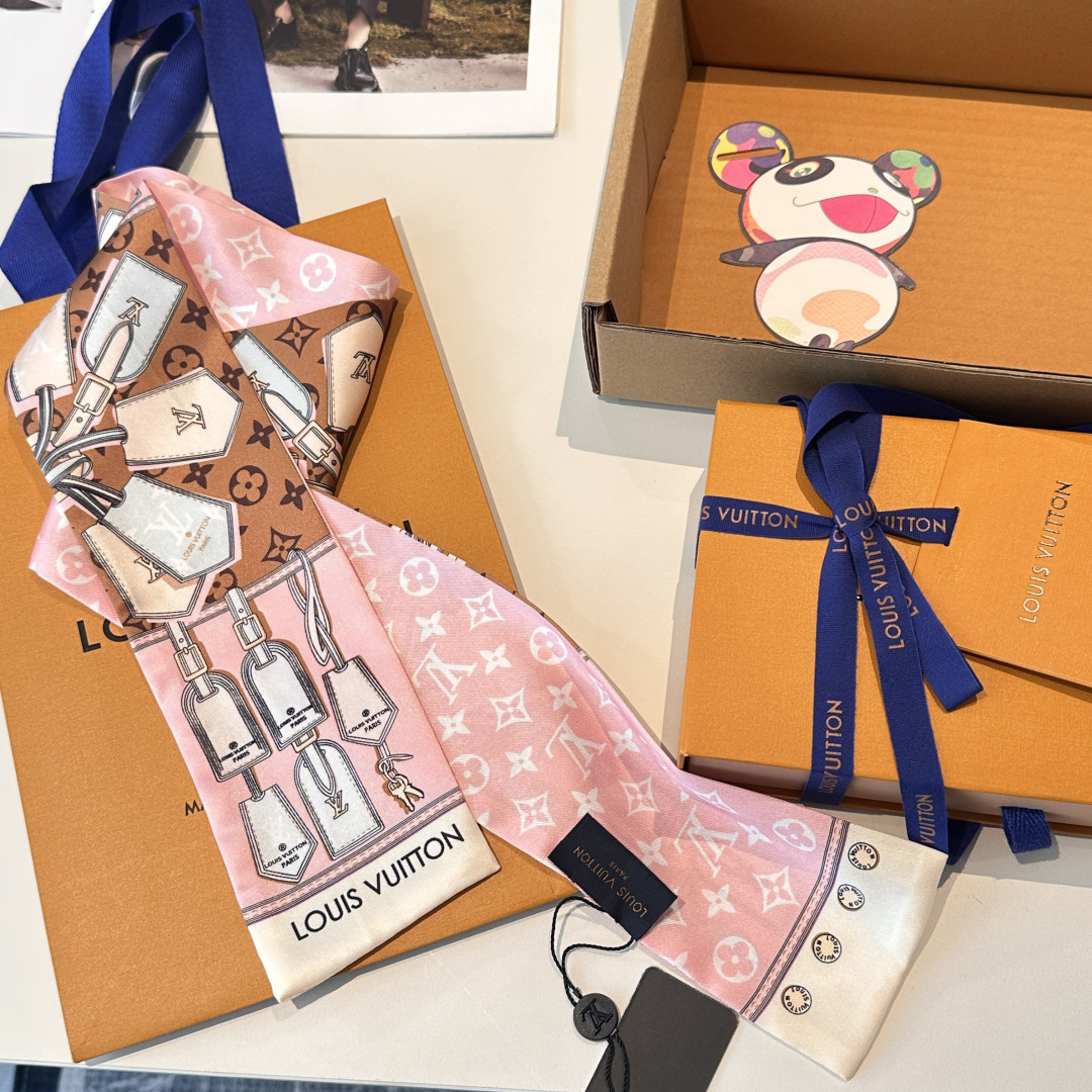 LV scarf