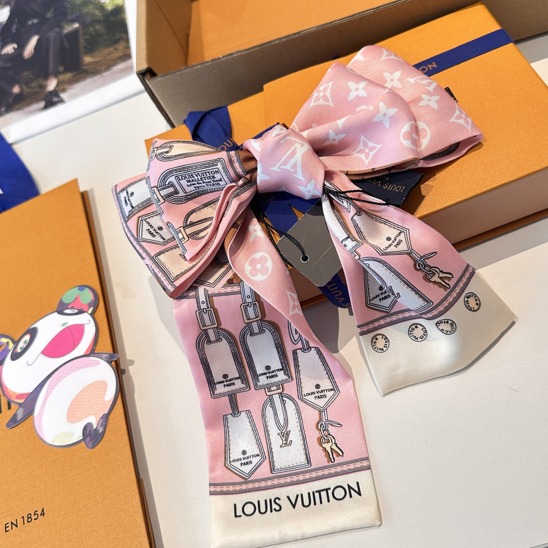 LV scarf