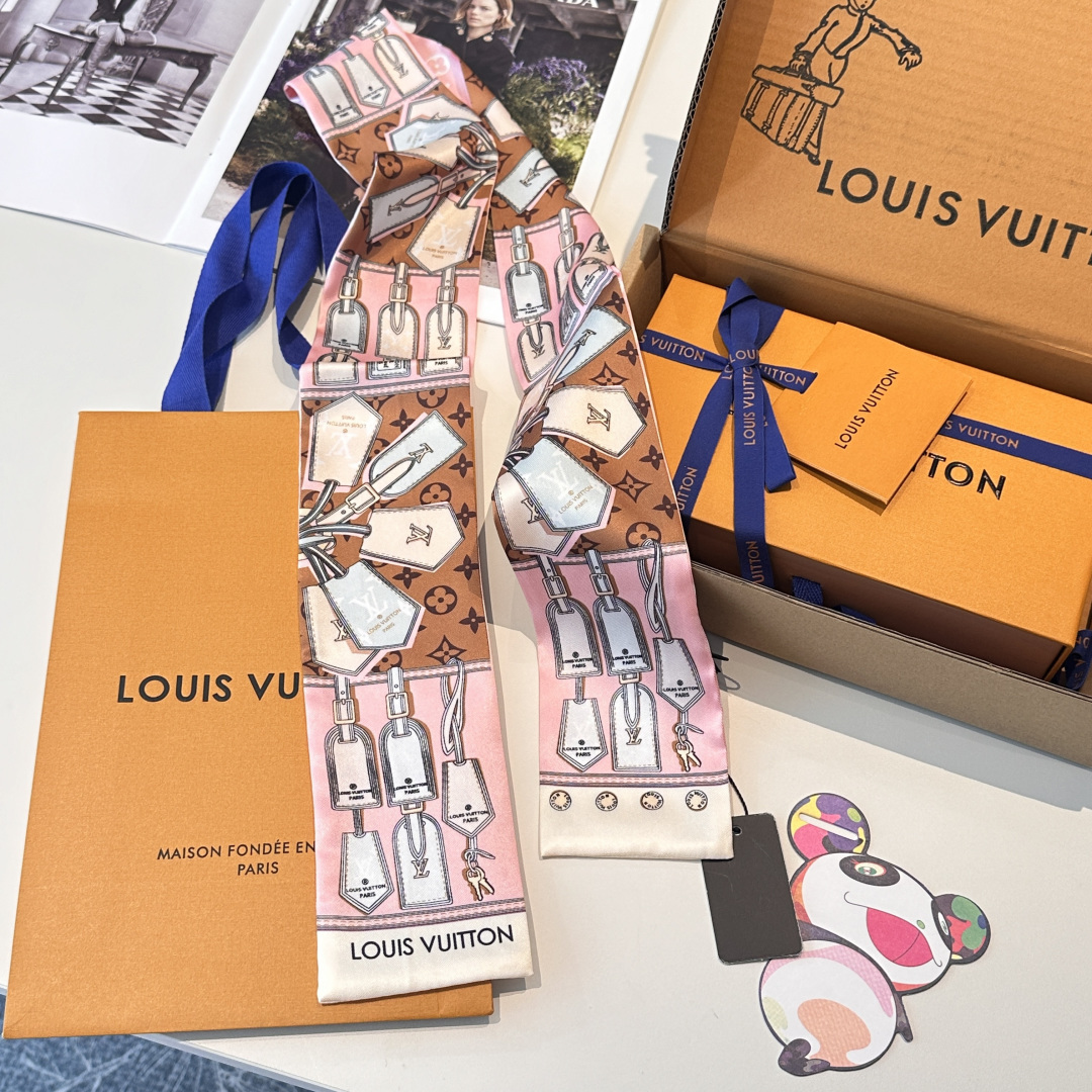 LV scarf
