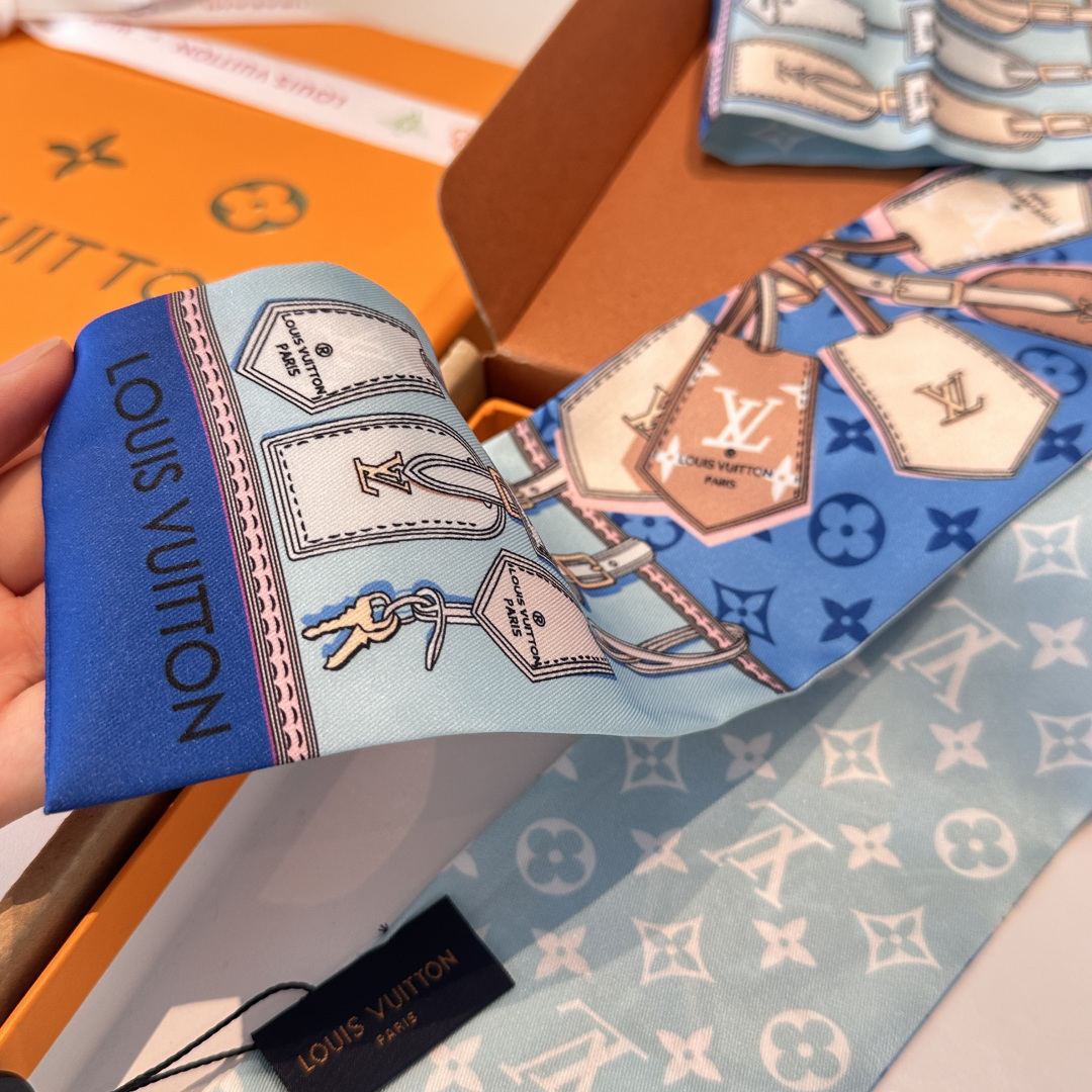 LV scarf