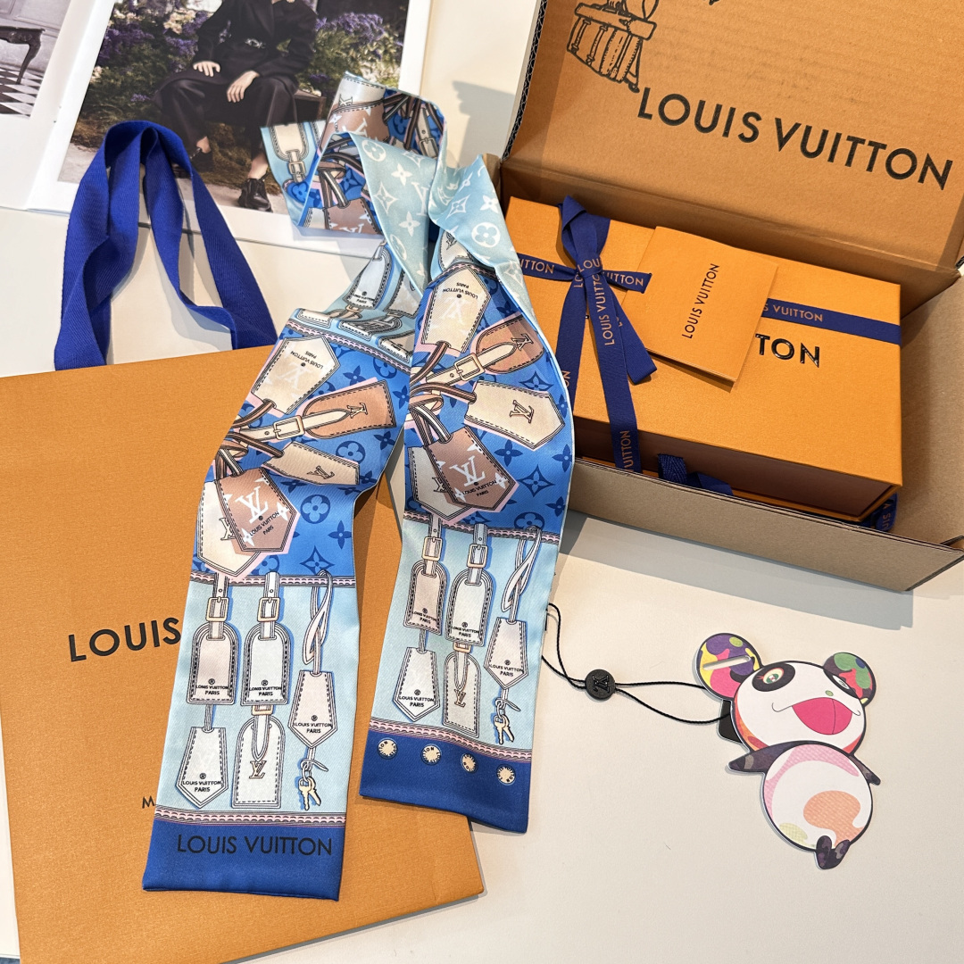 LV scarf