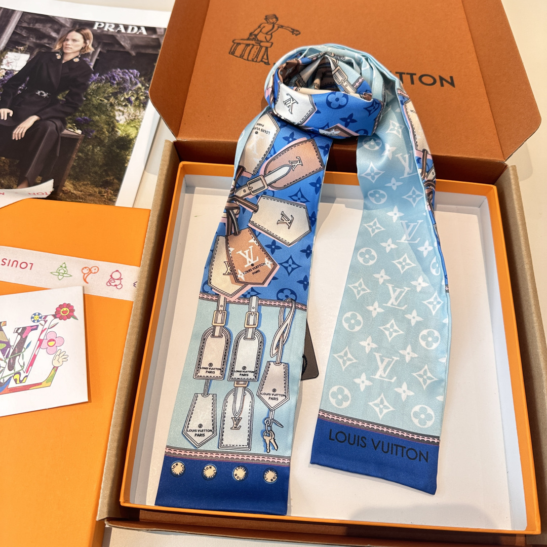 LV scarf