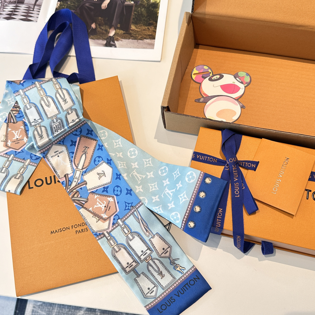 LV scarf