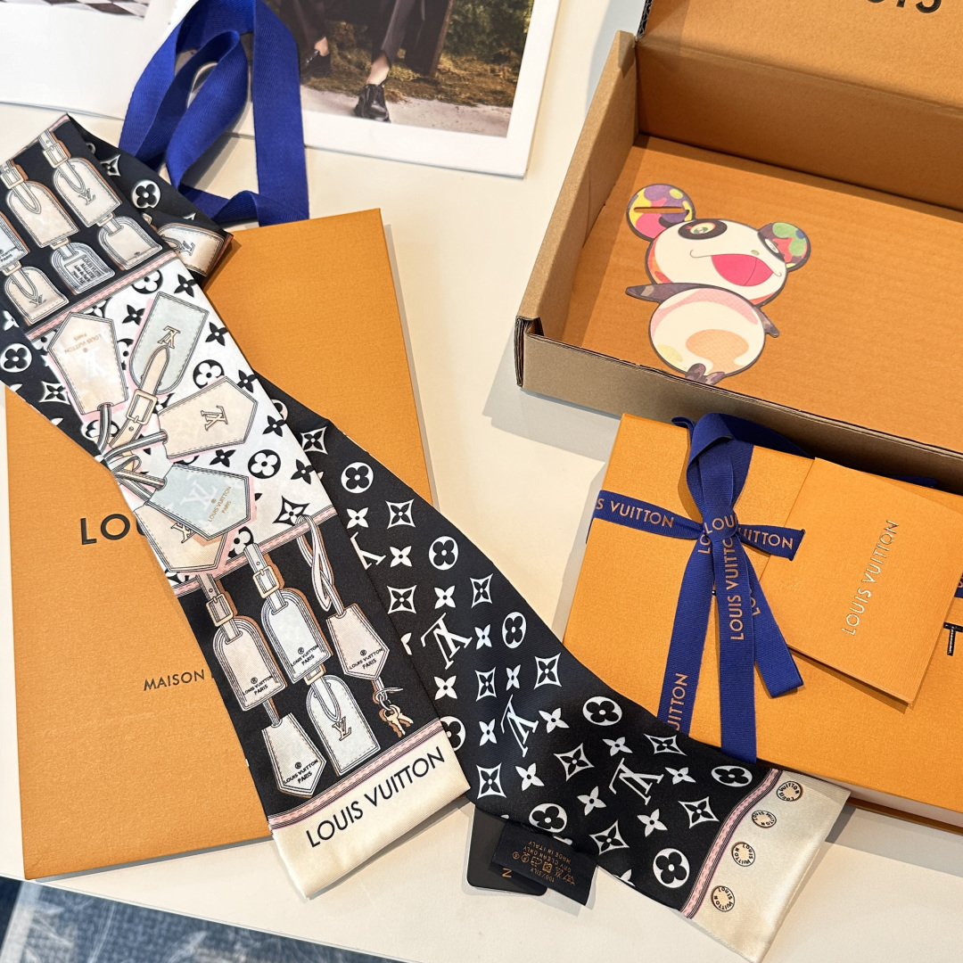 LV scarf