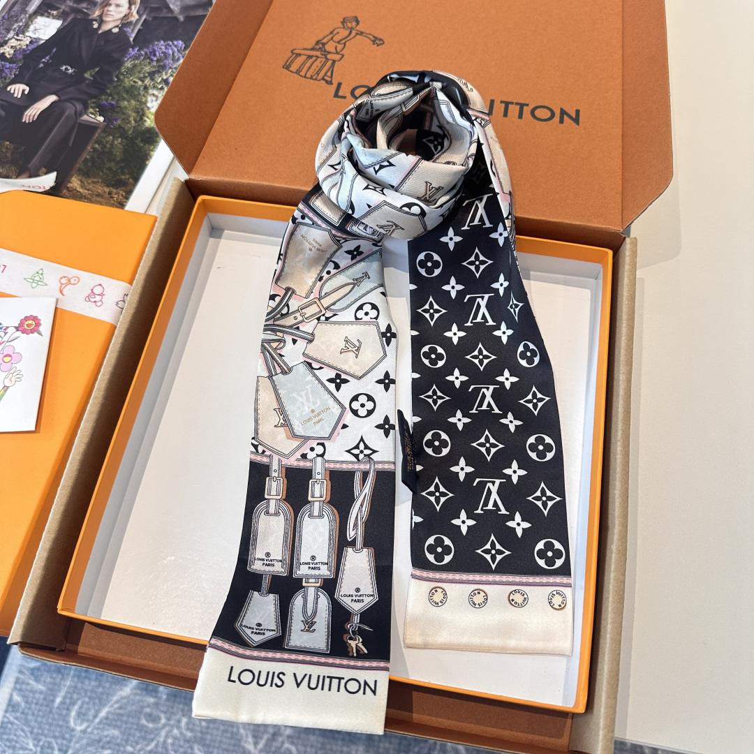 LV scarf