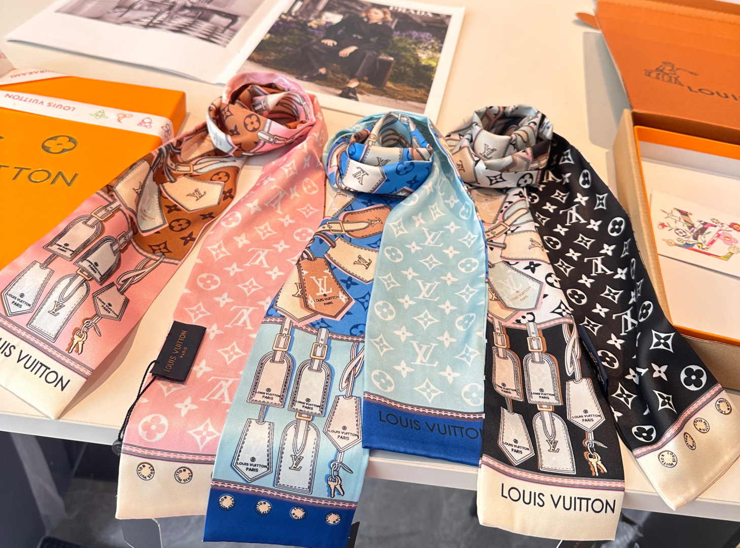 LV scarf
