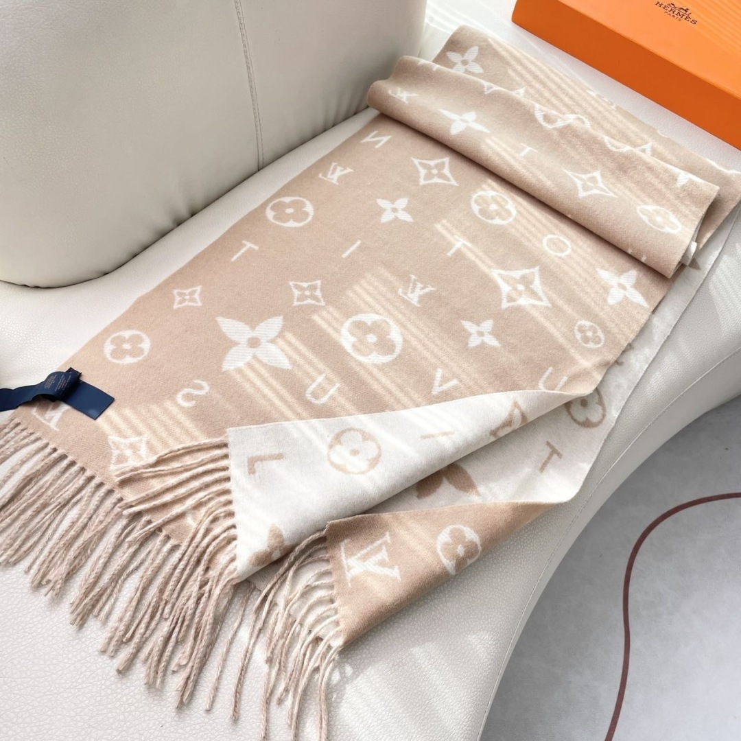 LV scarf