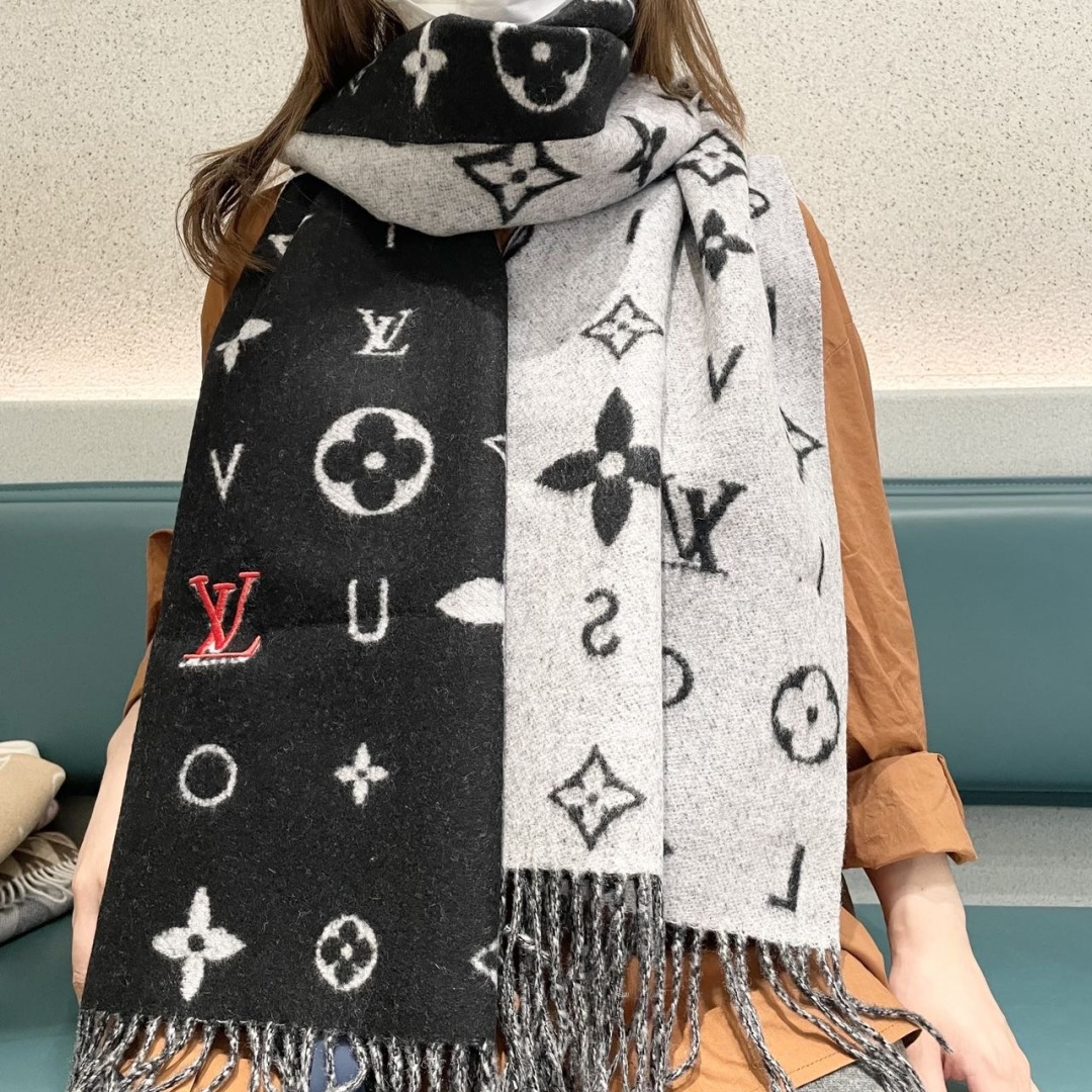 LV scarf