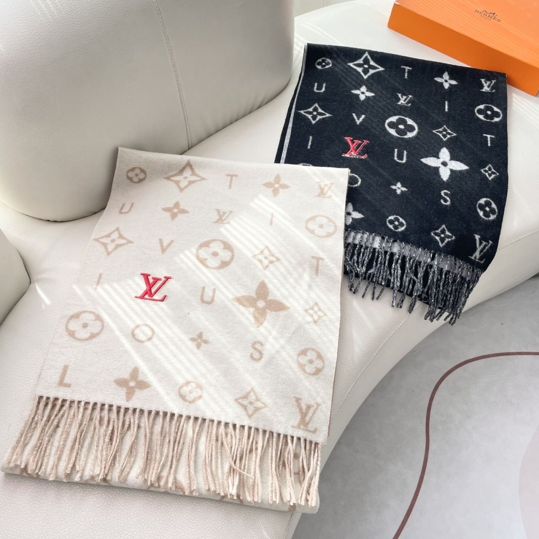 LV scarf