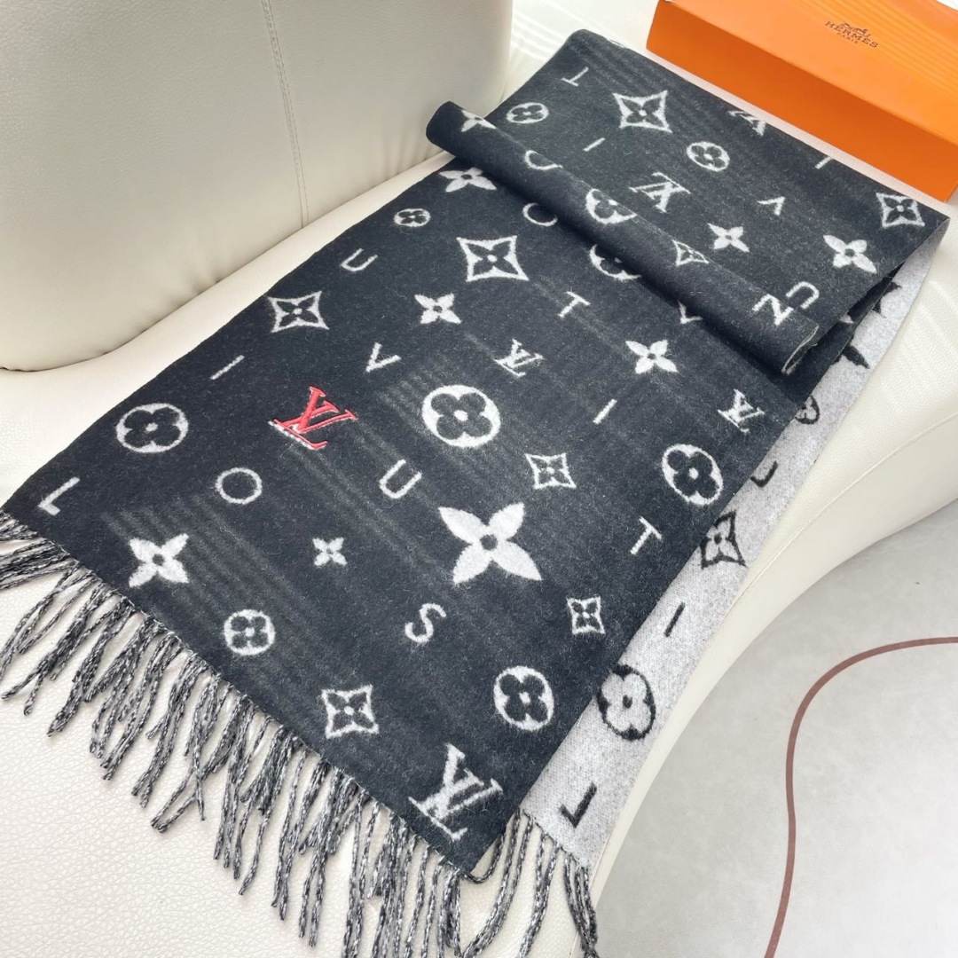 LV scarf