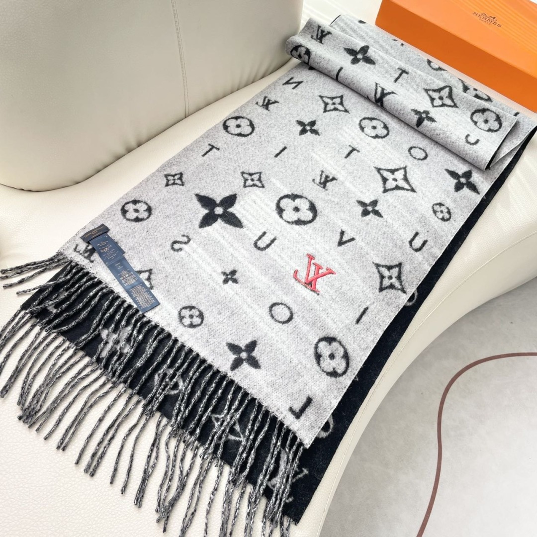 LV scarf