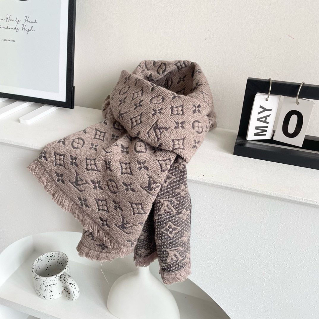 LV scarf