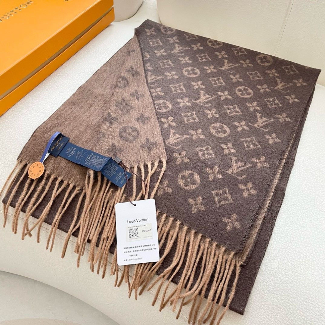 LV scarf