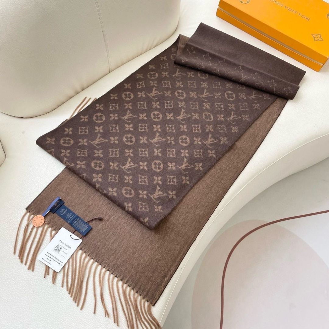 LV scarf