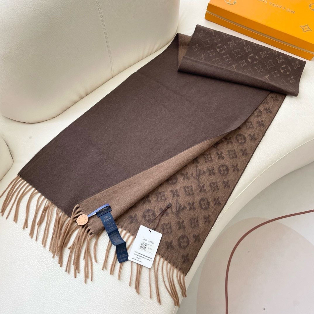 LV scarf