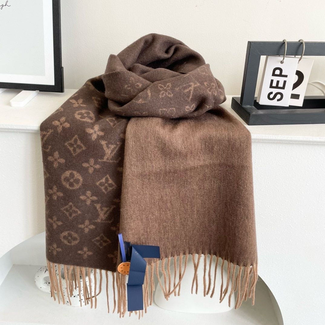 LV scarf