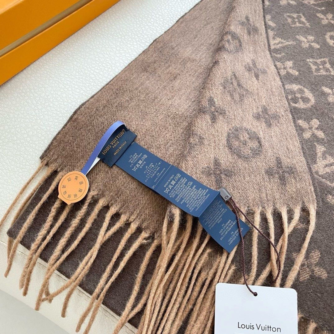 LV scarf