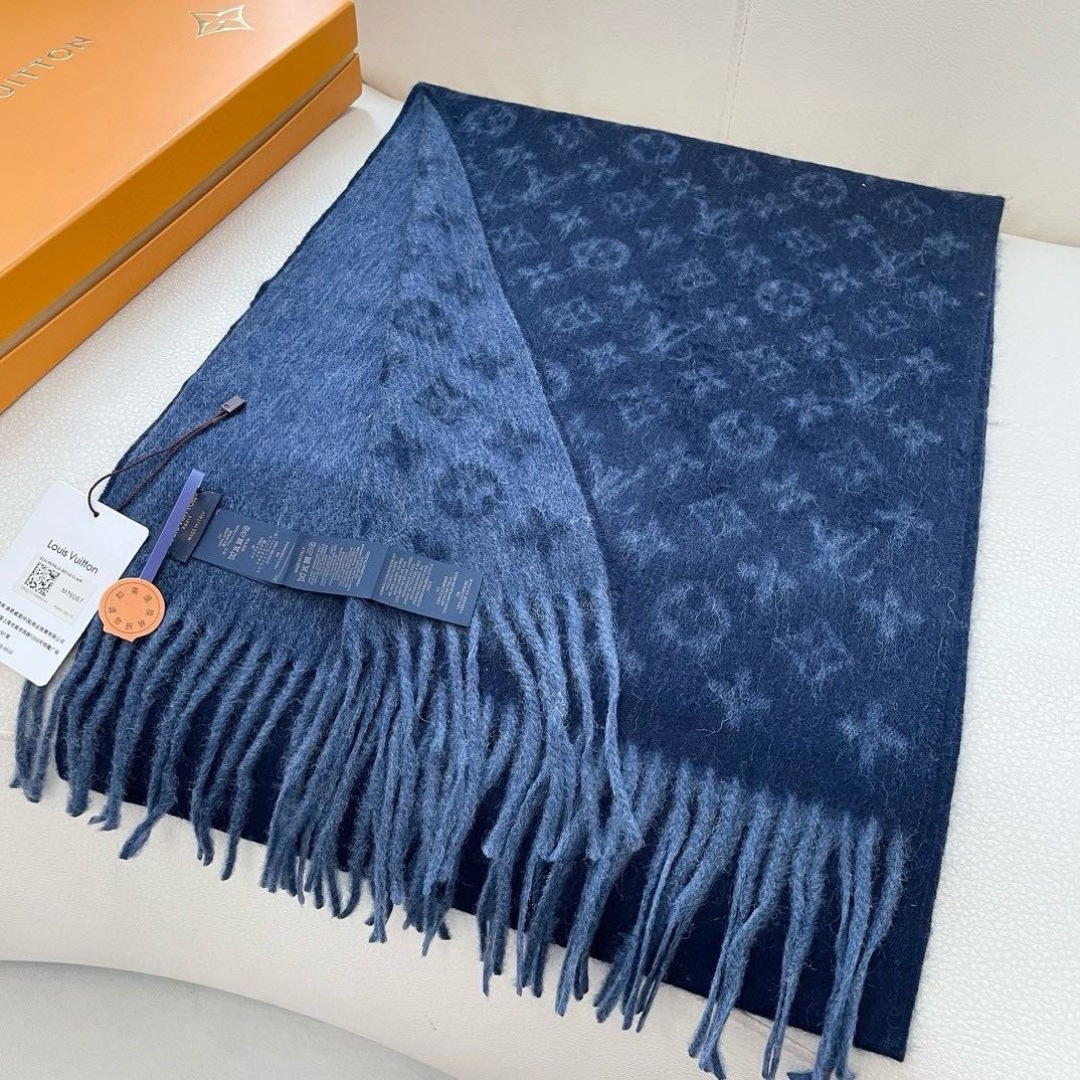 LV scarf