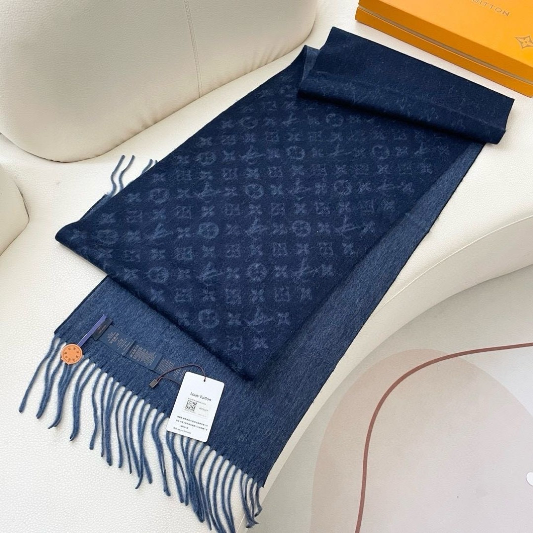 LV scarf
