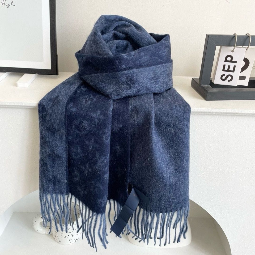 LV scarf