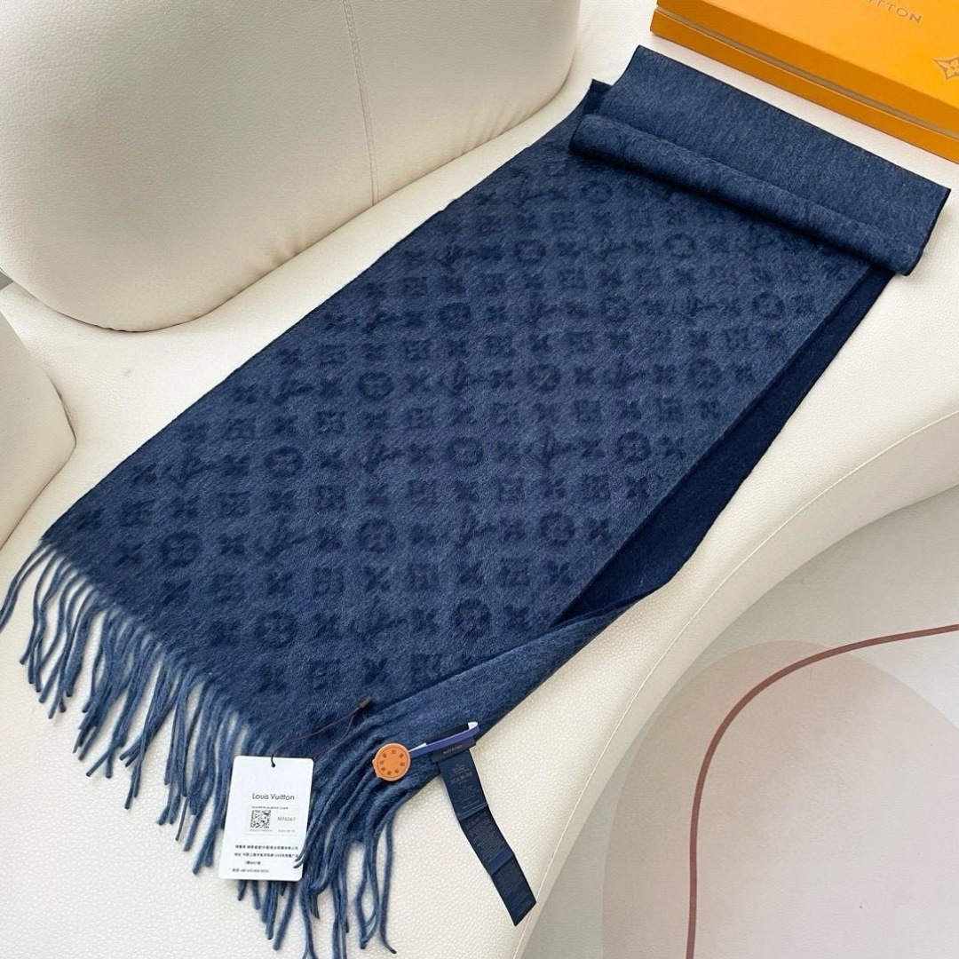 LV scarf