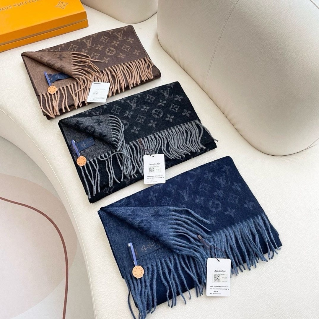 LV scarf