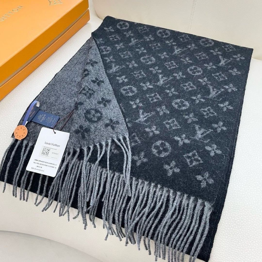 LV scarf