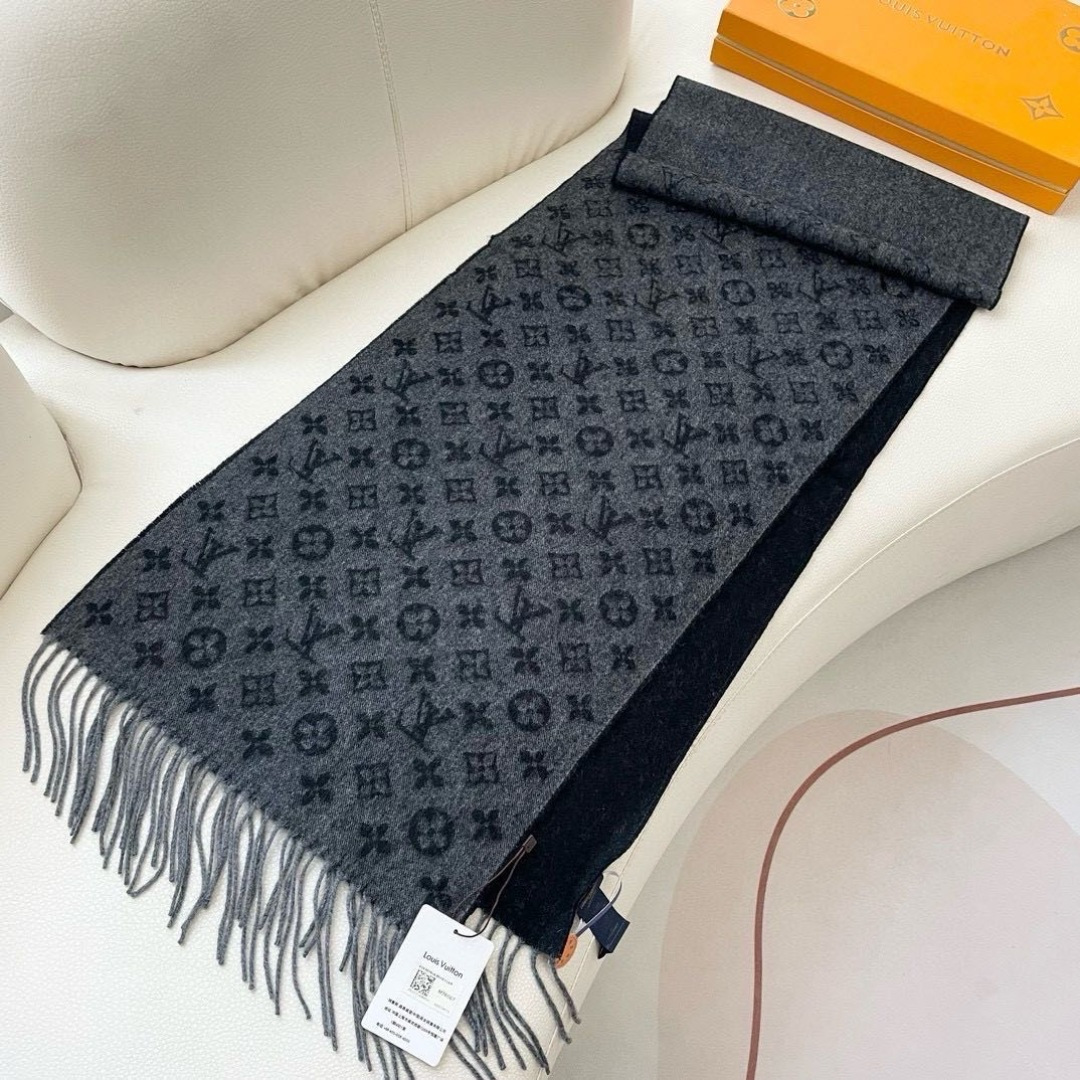LV scarf