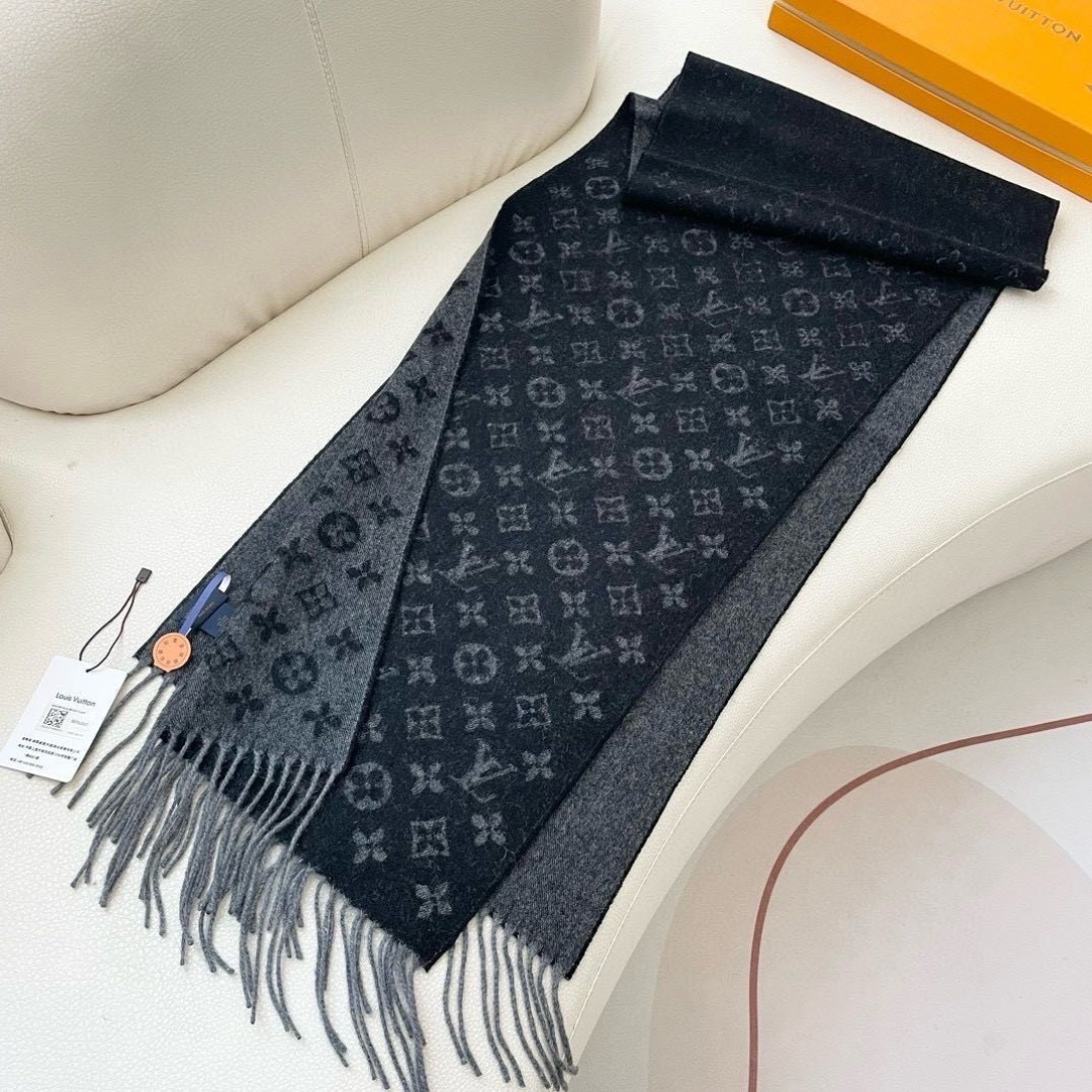 LV scarf