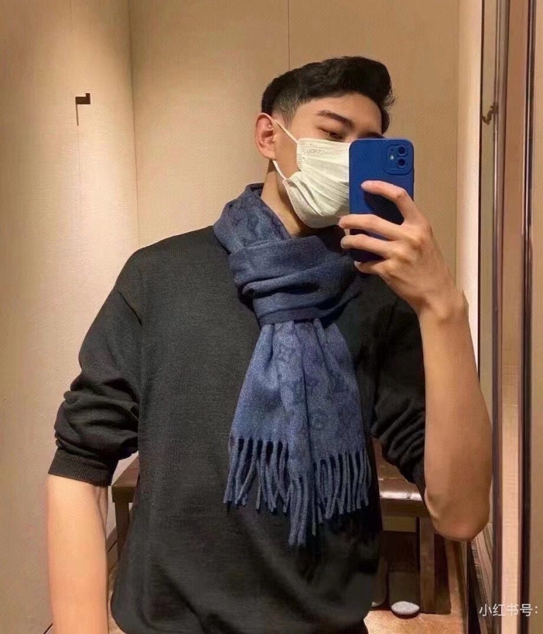 LV scarf
