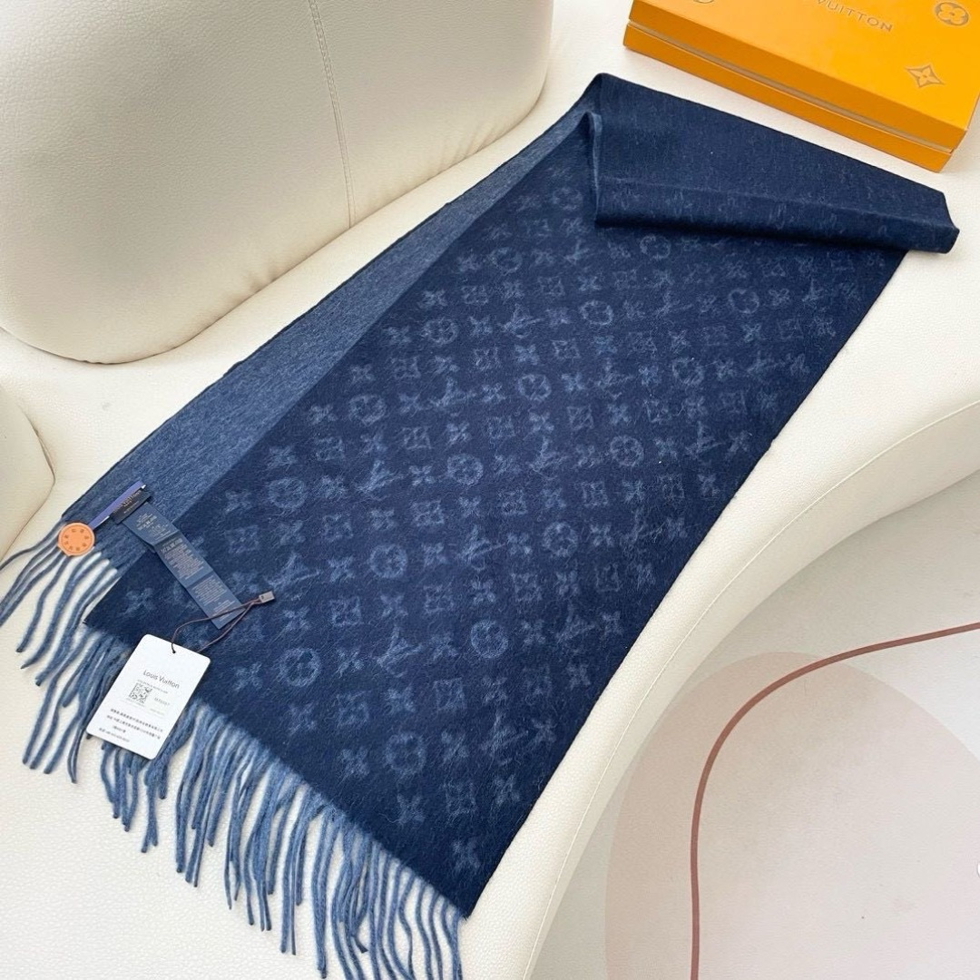 LV scarf